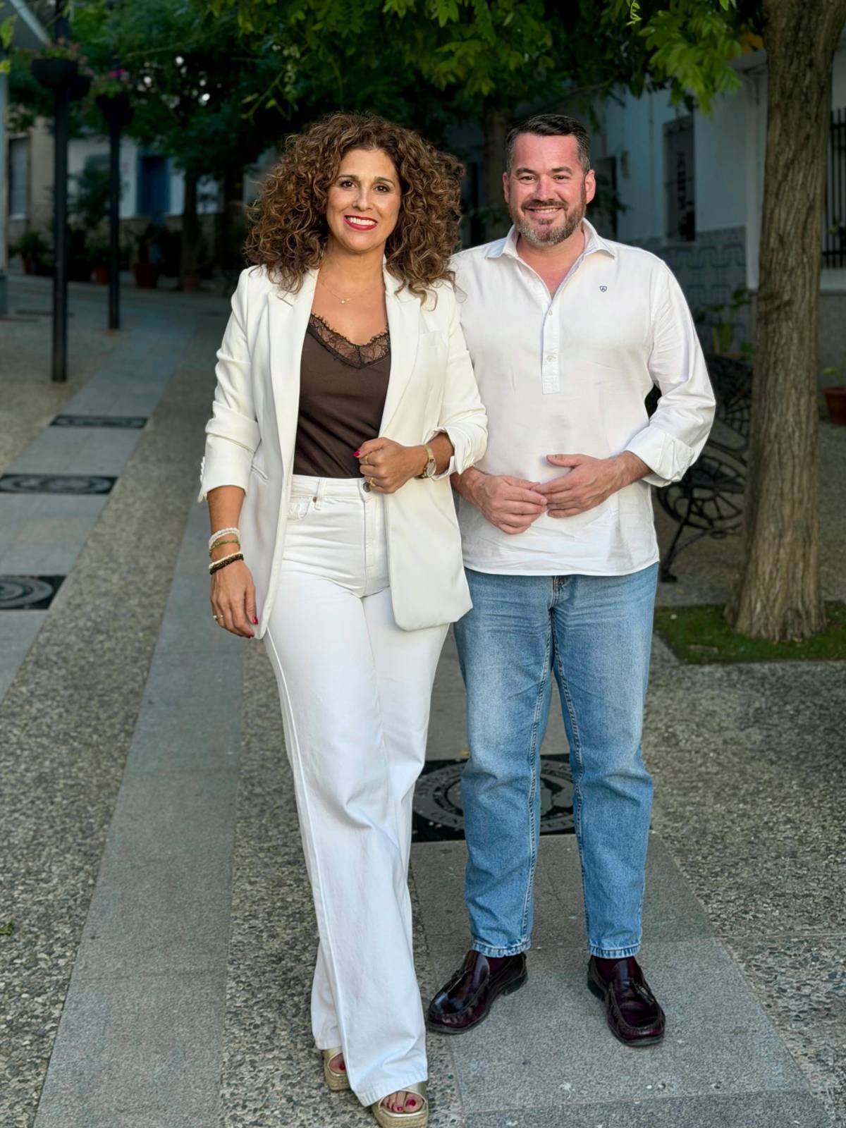 Kisca, encargada de encarnar a Dolores La Petenera en el año que se cumplen las bodas de oro del Concurso, junto al alcalde de Paterna, Andrés Clavijo. - Kisca, encargada de encarnar a Dolores La Petenera en el año que se cumplen las bodas de oro del Concurso, junto al alcalde de Paterna, Andrés Clavijo.