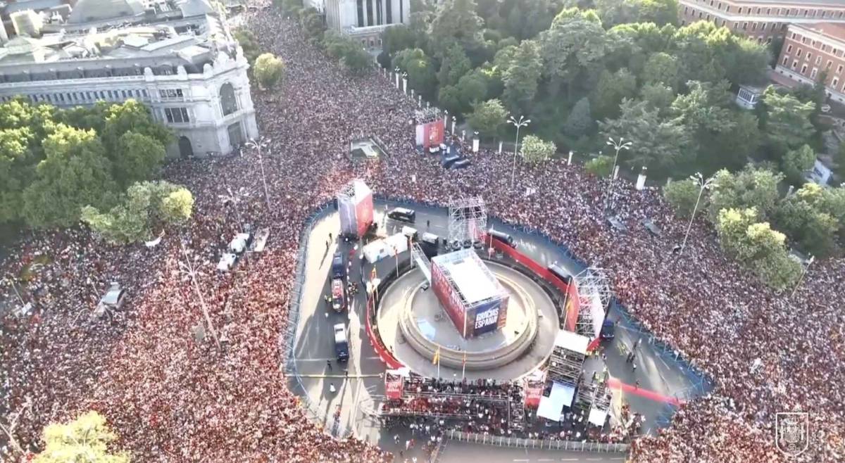 Estratosférica fiesta por el Mundial: dos millones de aficionados acompañan a España en Madrid