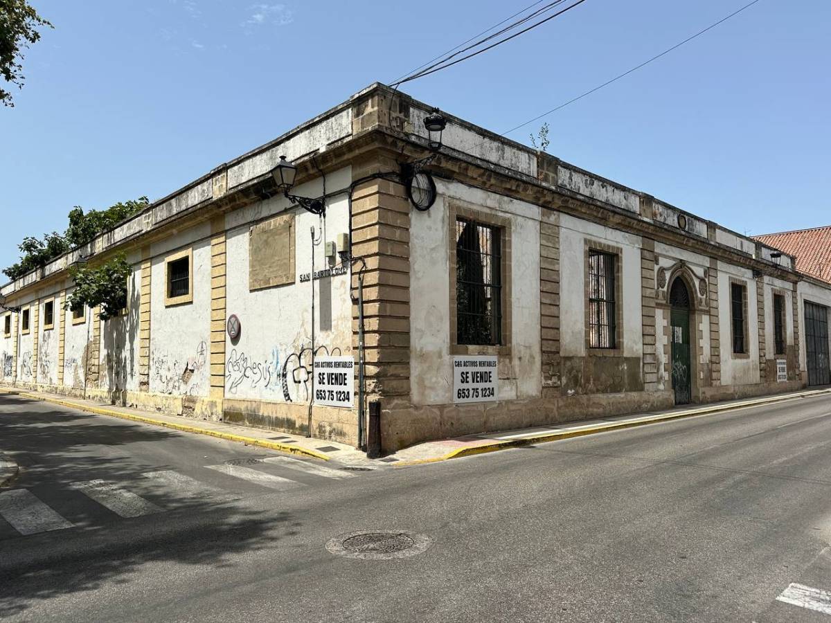 Alertan de un nuevo golpe al patrimonio de El Puerto: una bodega cae en manos de una sociedad inmobiliaria