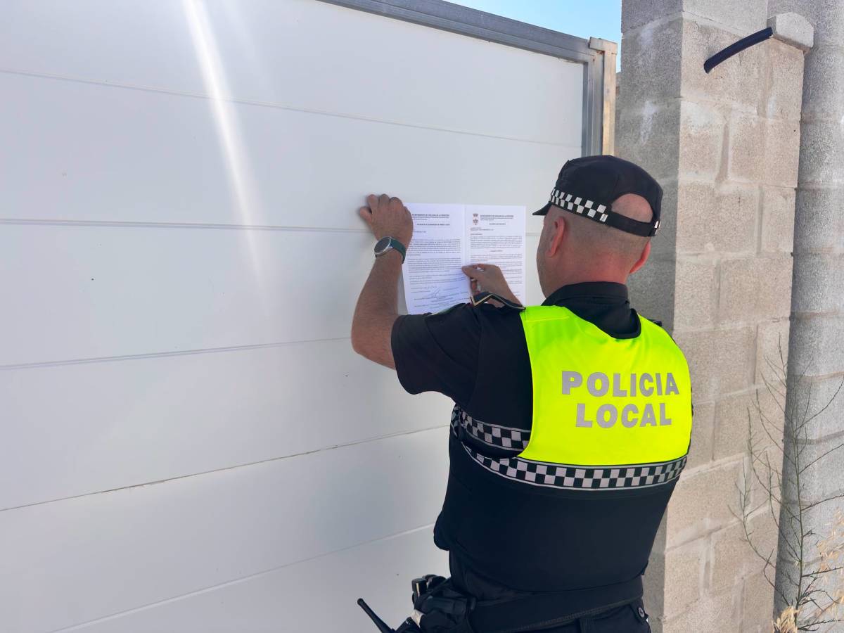 Notificación de un Policía Local de Chiclana sobre una construcción ilegal. - Notificación de un Policía Local de Chiclana sobre una construcción ilegal.