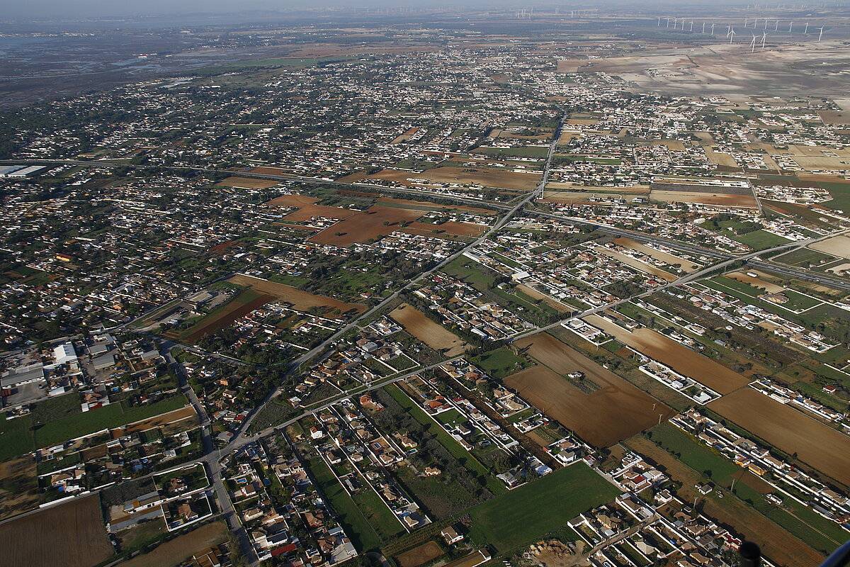Chiclana demolerá 26 casas ilegales y recuerda algo que no todos saben sobre las prefabricadas en suelo rústico