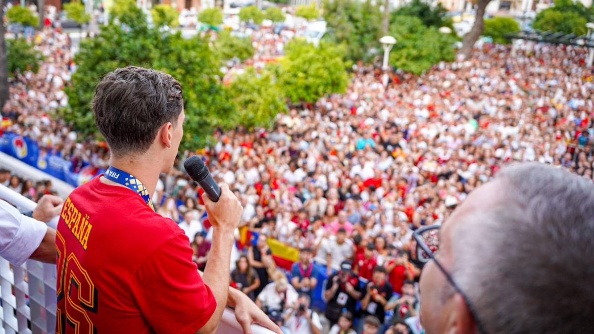 Recibimiento a Gavi y Fabián, campeones del mundo, en Los Palacios. - Fernando Vázquez