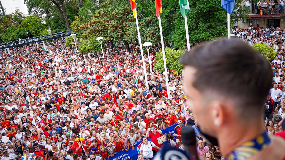 Recibimiento a Gavi y Fabián, campeones del mundo, en Los Palacios.