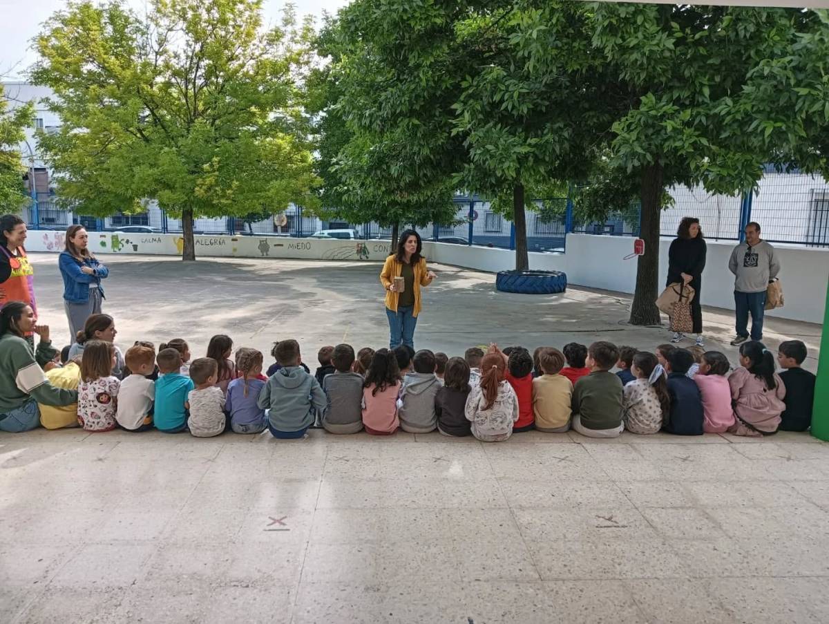 La Hermandad de las Angustias ayuda a financiar el campamento de verano de Afines