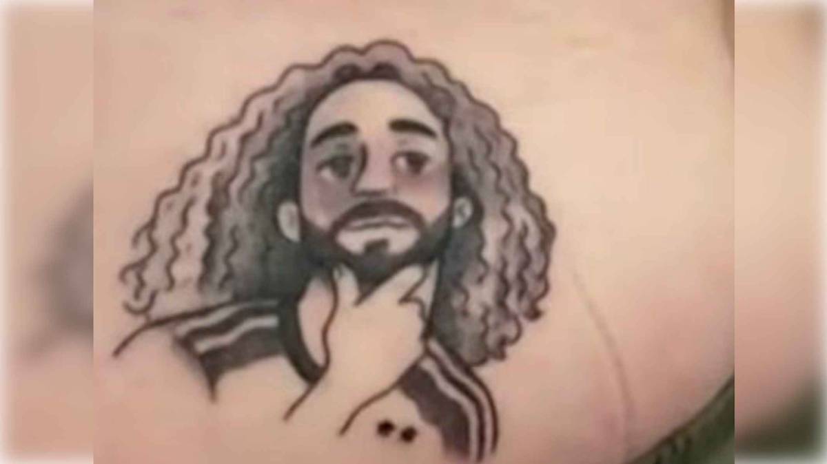 Supera a la de la cara de Luis de la Fuente: el inesperado lugar donde un aficionado del Barcelona se ha tatuado a Cucurella
