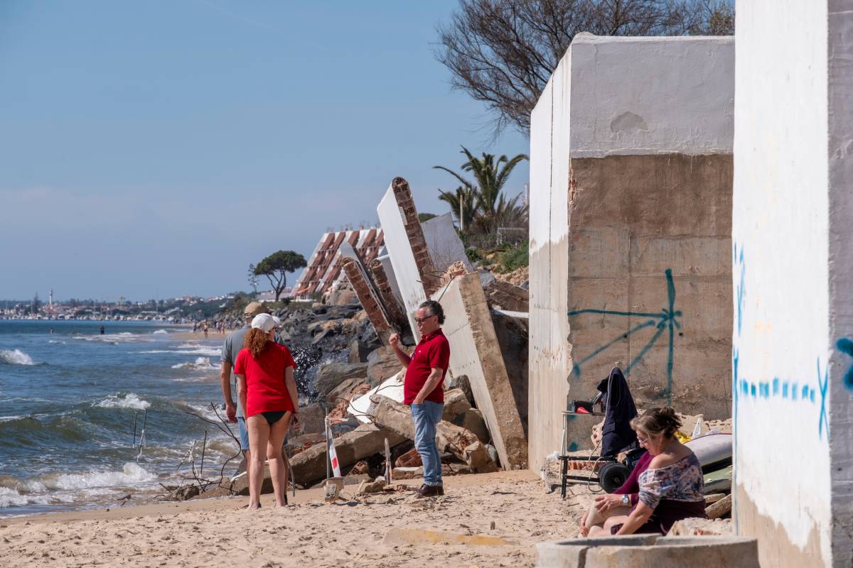 destrozos costa playas andalucia informe greenpeace