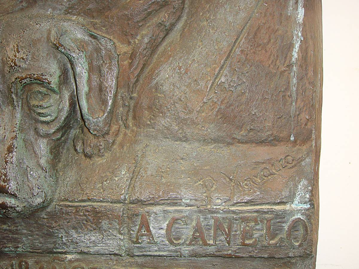 Placa homenaje a Canelo, detalle dedicatoria y firma de Presentación Navarro. - Placa homenaje a Canelo, detalle dedicatoria y firma de Presentación Navarro.