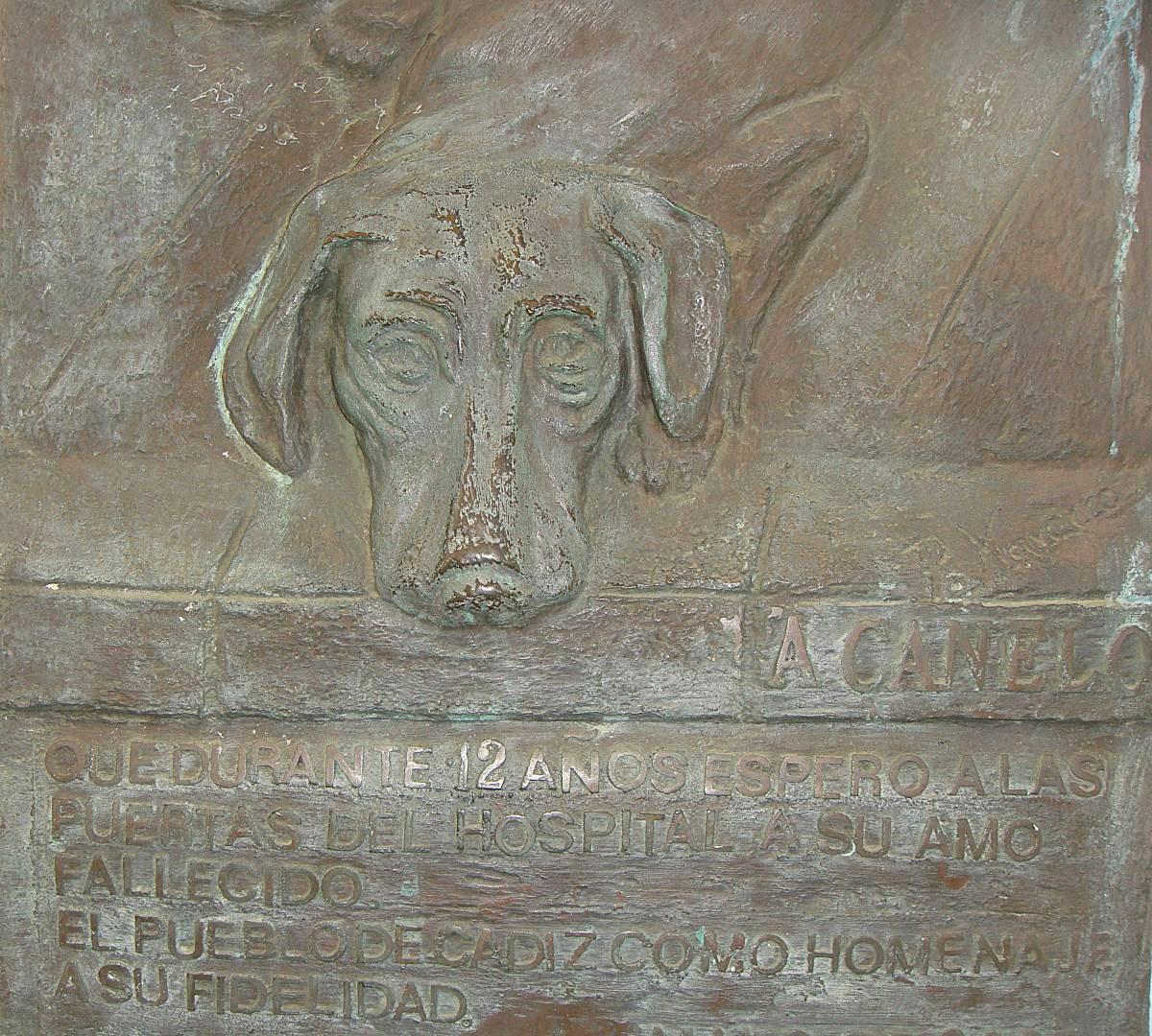 Detalle de Canelo y leyenda dedicatoria y conmemorativa - Detalle de Canelo y leyenda dedicatoria y conmemorativa