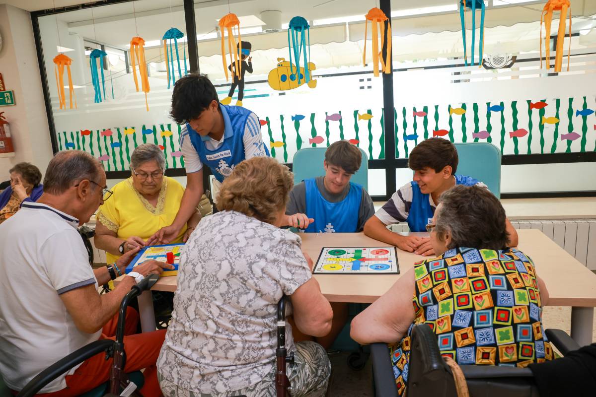 Jóvenes voluntarios Hospital San Juan Grande 
