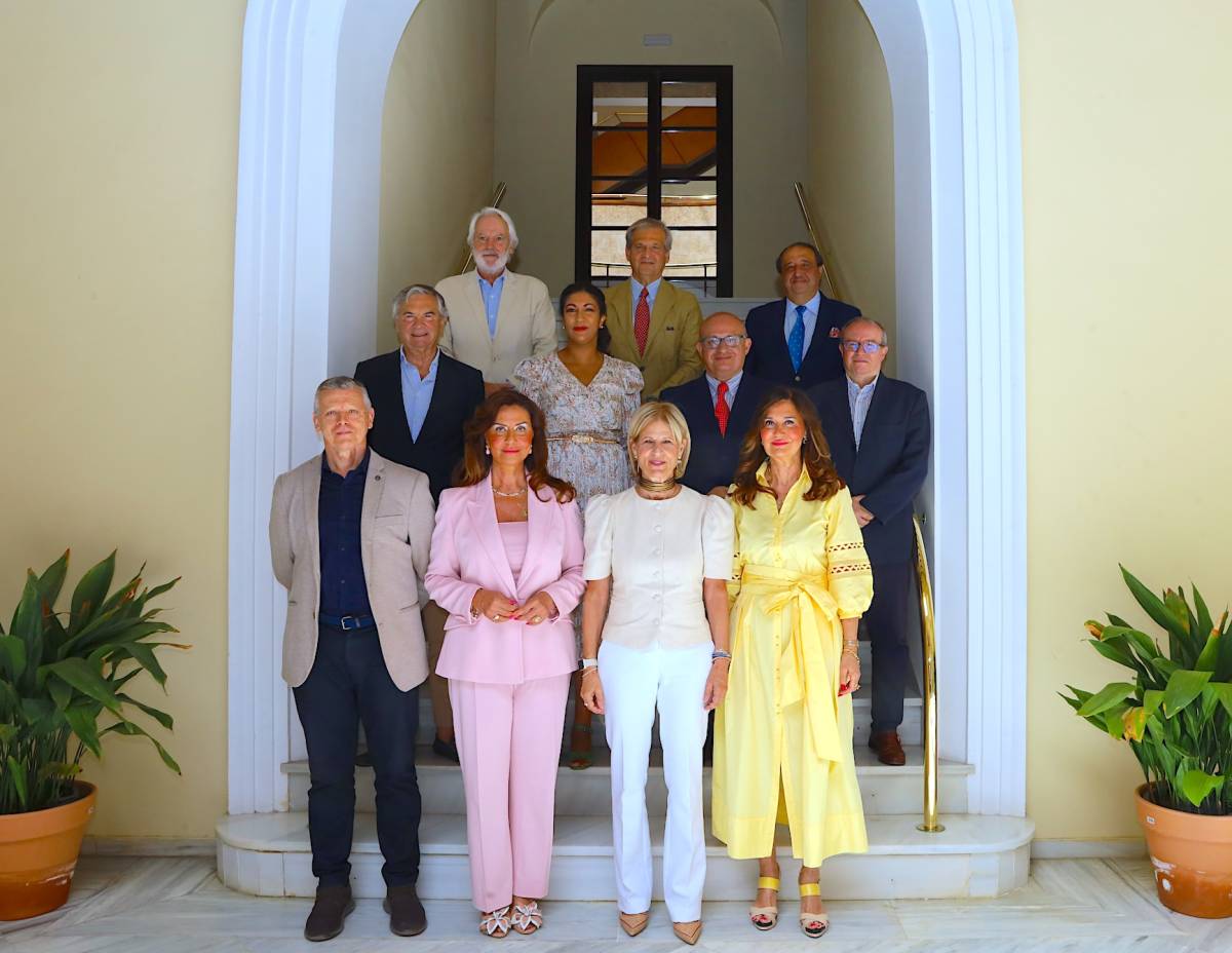 La alcaldesa de Jerez recibe a la nueva junta directiva de la Real Academia de San Dionisio
