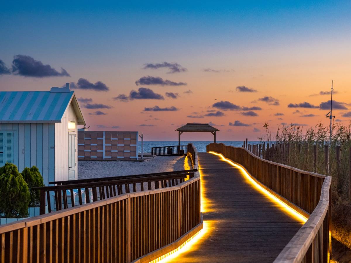 Esta es la playa de Cádiz con una pasarela exclusiva que ya es de lo más fotografiado del verano