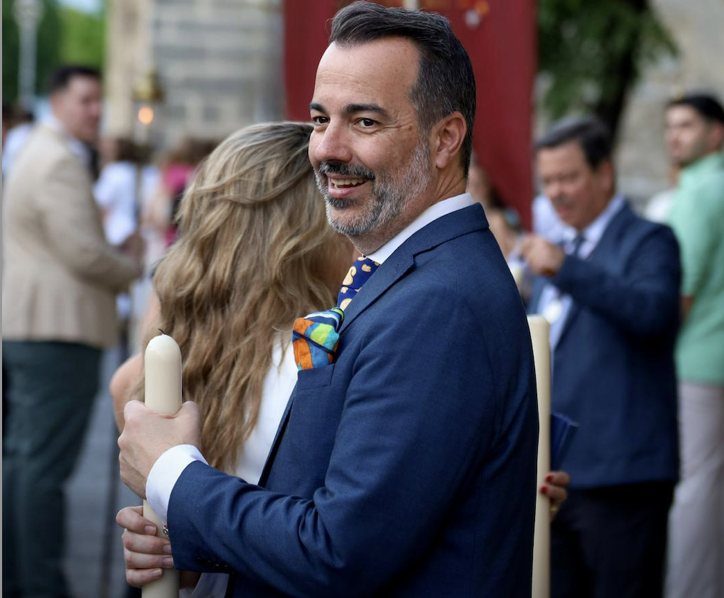 El hermano mayor participando en el reciente traslado del Perpetuo Socorro a San Dionisio.