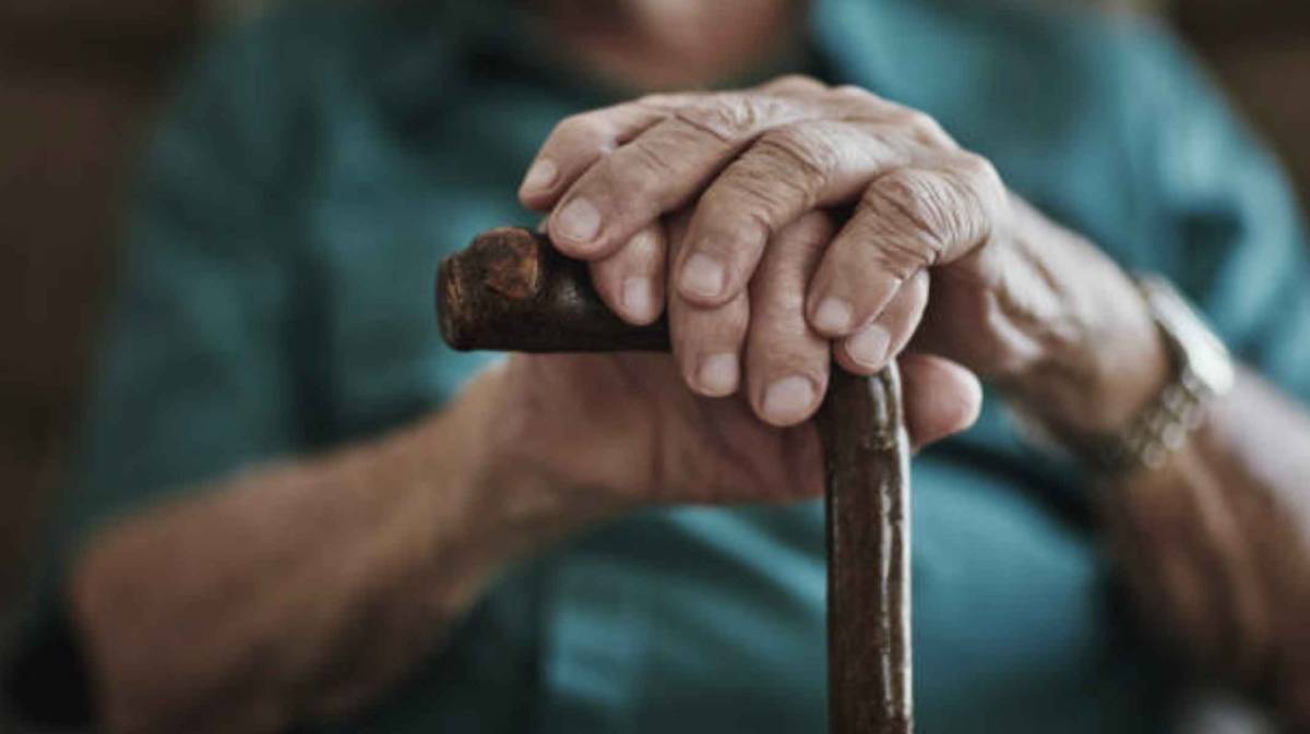 Un embarazo oculto y 73 años de mentiras en Tarifa: Curra y Benito ya son madre e hijo
