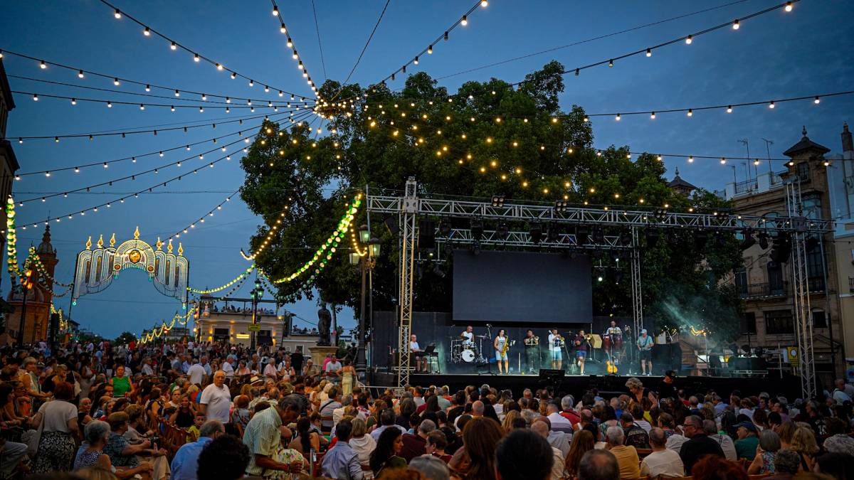 La Velá, la fiesta más antigua de Sevilla, viste a Triana de luz, color y gran ambiente