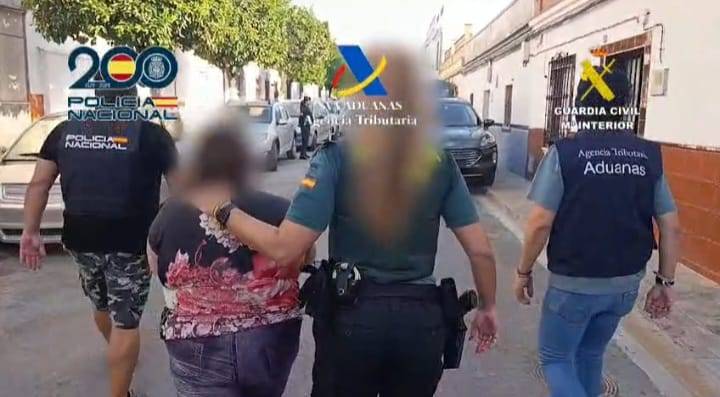 Una de las detenciones llevadas a cabo en El Palmar de Troya durante la macrooperación. - 