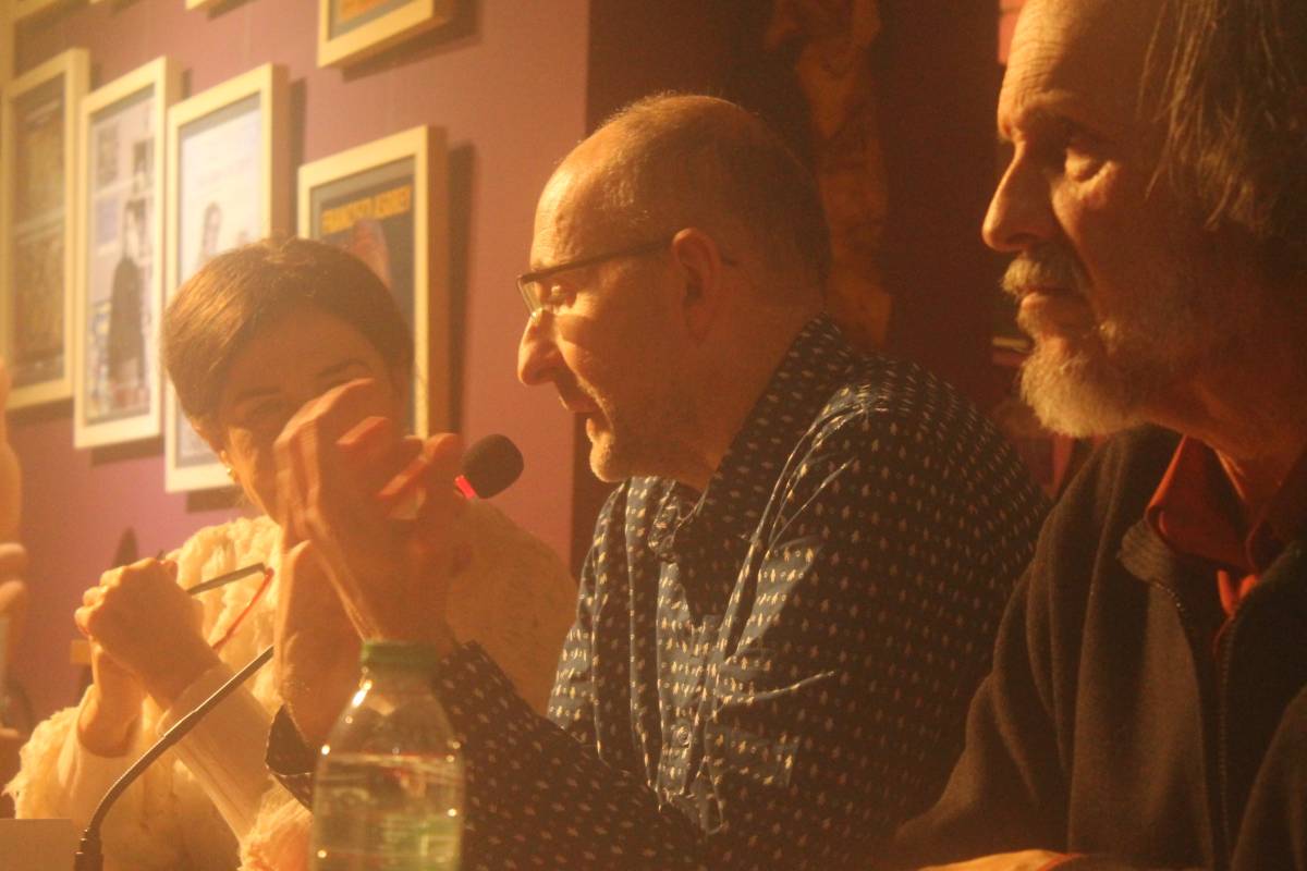 enEncuentro de amigas y amigos para hablar de poesía y la obra de Ramiro Torres. - 