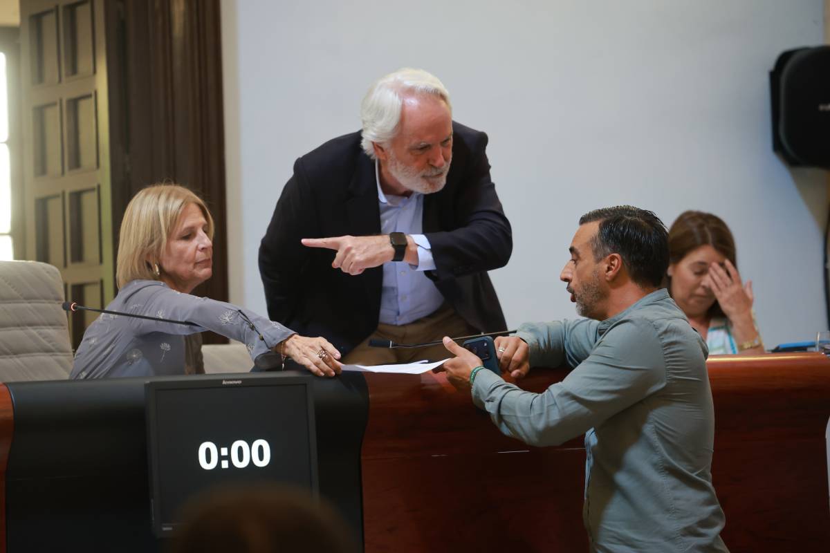 Bronca monumental por el tasazo de basura en Jerez, con la alcaldesa espetando a Díaz: "Usted se ha acojonado..."