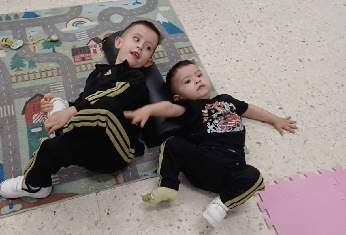 Ayuda para que Jesús y Julen no pierdan movilidad: los hermanos de Las Cabezas necesitan una costosa terapia 