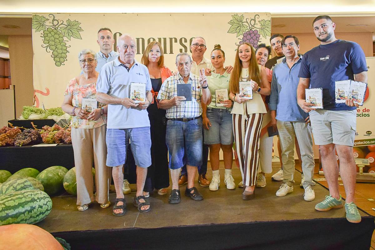 Retrato de familia con los concursantes de este año en Los Palacios y Villafranca. - Retrato de familia con los concursantes de este año en Los Palacios y Villafranca.