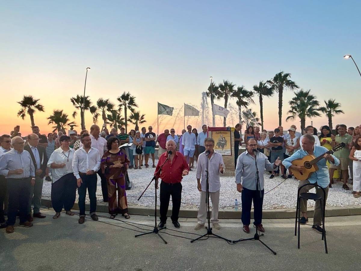 El grupo interpreta algunos de sus temas. - El grupo interpreta algunos de sus temas.