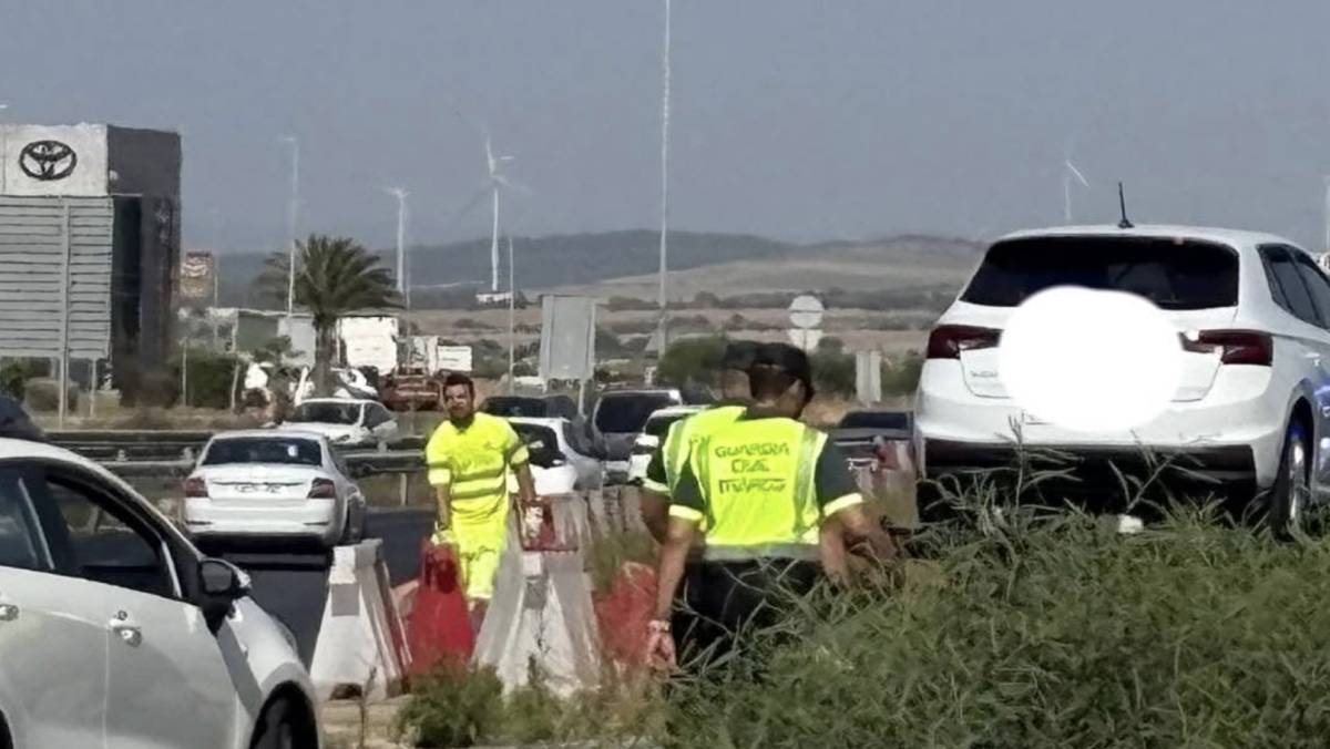 Varios heridos, uno de ellos grave, en un accidente múltiple en Tres Caminos: retenciones de 40 minutos entre San Fernando, Chiclana y Puerto Real