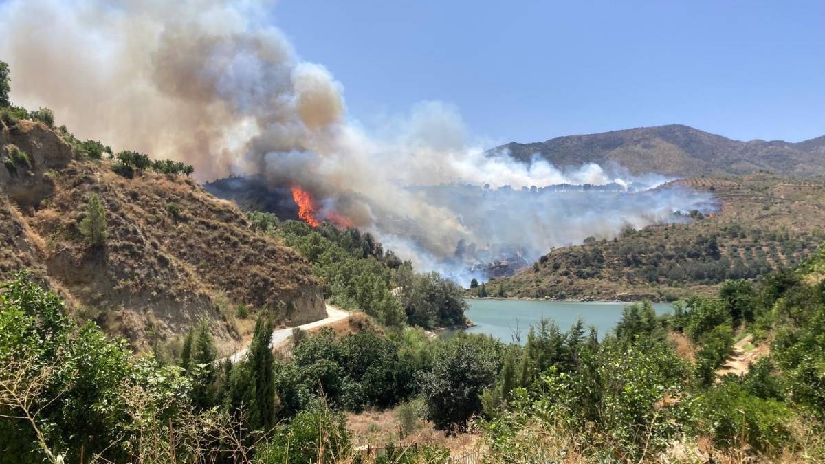 Buenas noticias en la lucha contra el fuego en Andalucía: estabilizados los incendios de Cerro Muriano (Córdoba) y Pinos del Valle (Granada)