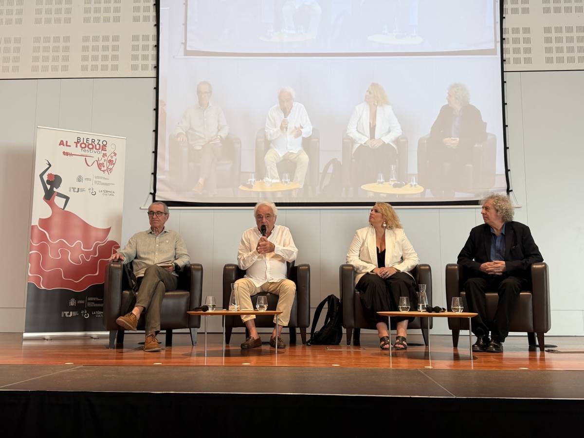 Fermín Lobatón, José María Velázquez-Gaztelu, Sara Arguijo y José Manuel Gamboa, durante la mesa redonda 'El periodismo en el flamenco'