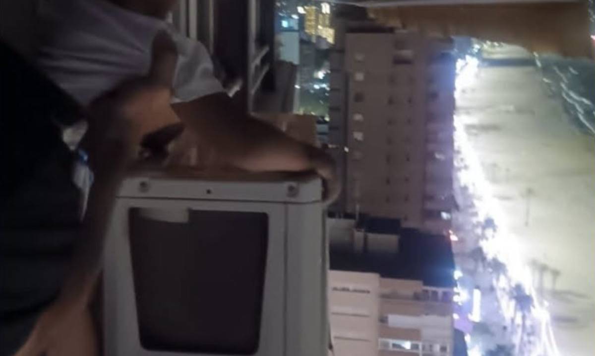 Salvan a un niño de 8 años con autismo subido a una máquina de aire en un piso 21 de Benidorm