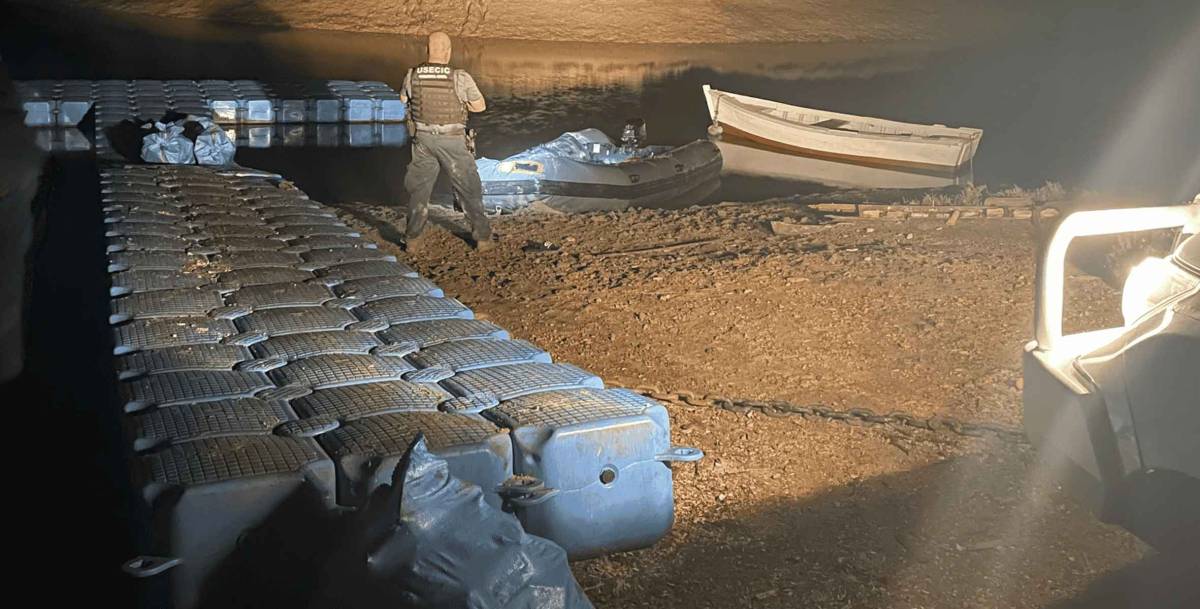 Sorprendidos en plena descarga de droga en los caños de Chiclana