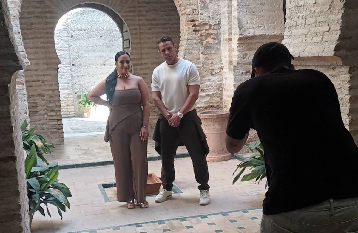 La artista jerezana que rinde homenaje a su tierra al elegir el Alcázar para su nuevo videoclip