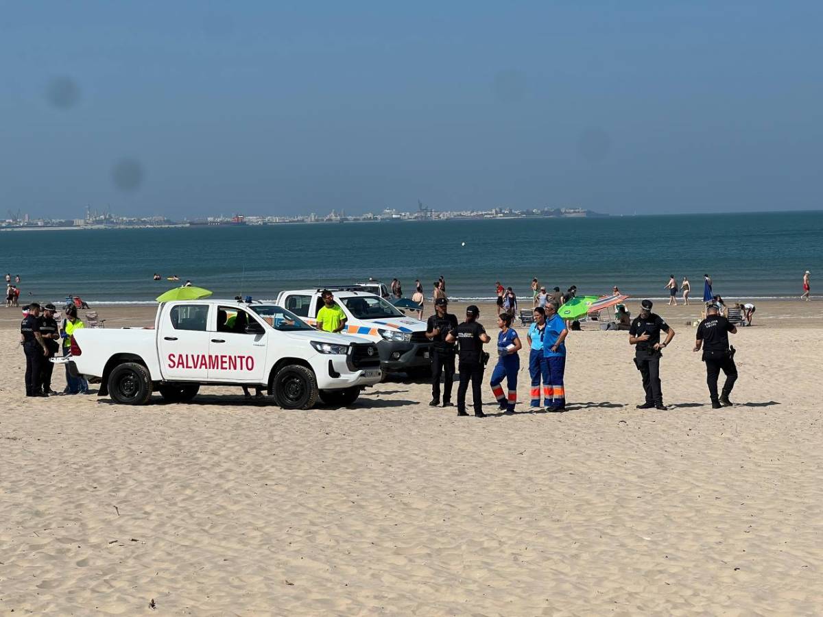 Fallece una bañista de 76 años en la playa de Valdelagrana de El Puerto