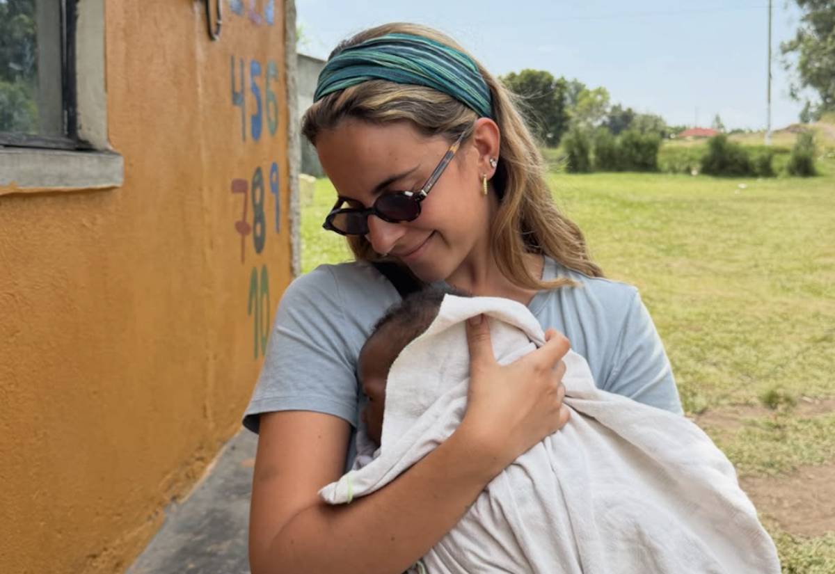 Una influencer sortea un voluntariado en Uganda y desata las críticas en redes: 