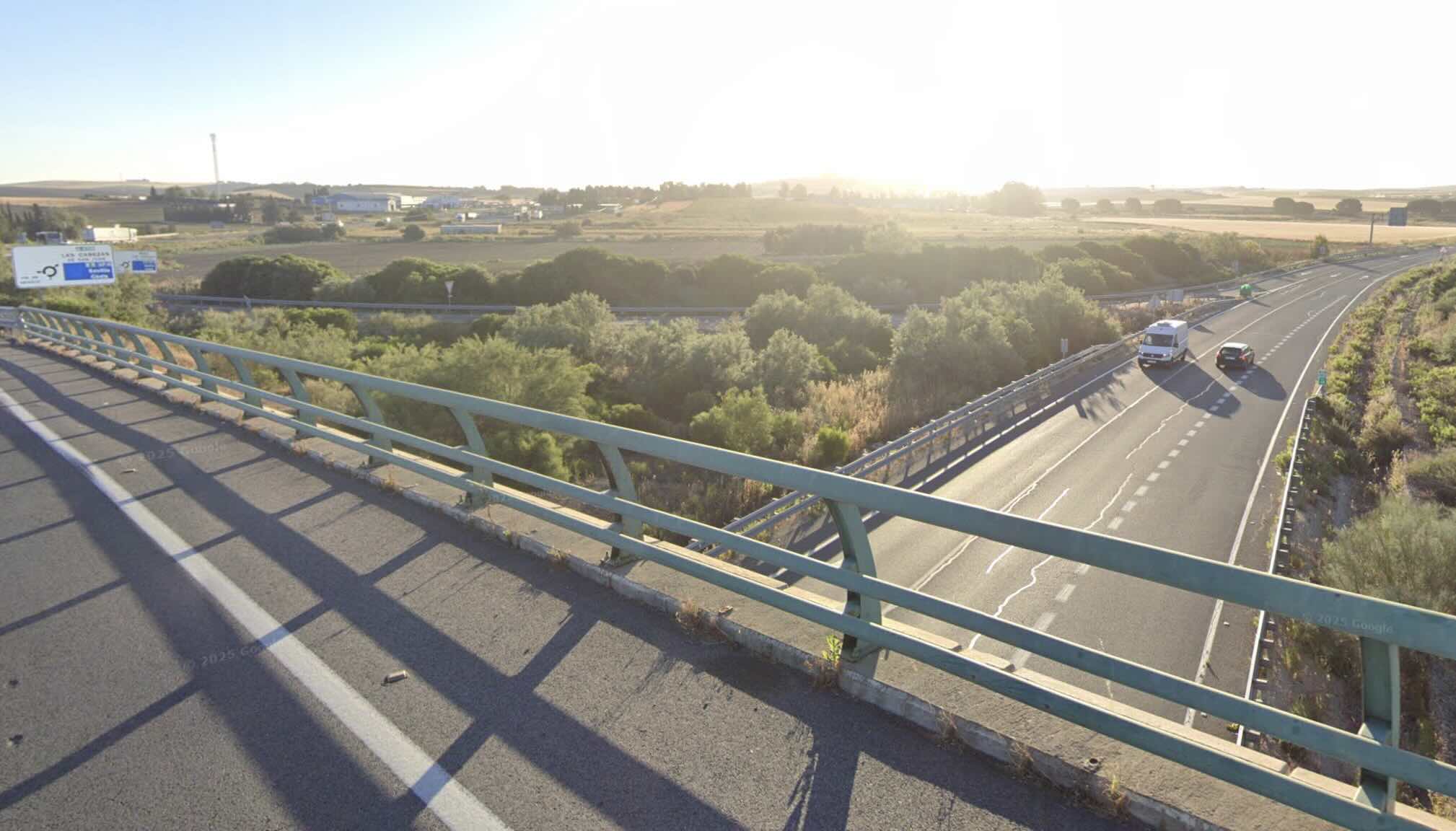 Una mujer queda inconsciente al volante en la N-IV a su paso por Jerez: fue auxiliada por un vigilante de seguridad que también reguló el tráfico