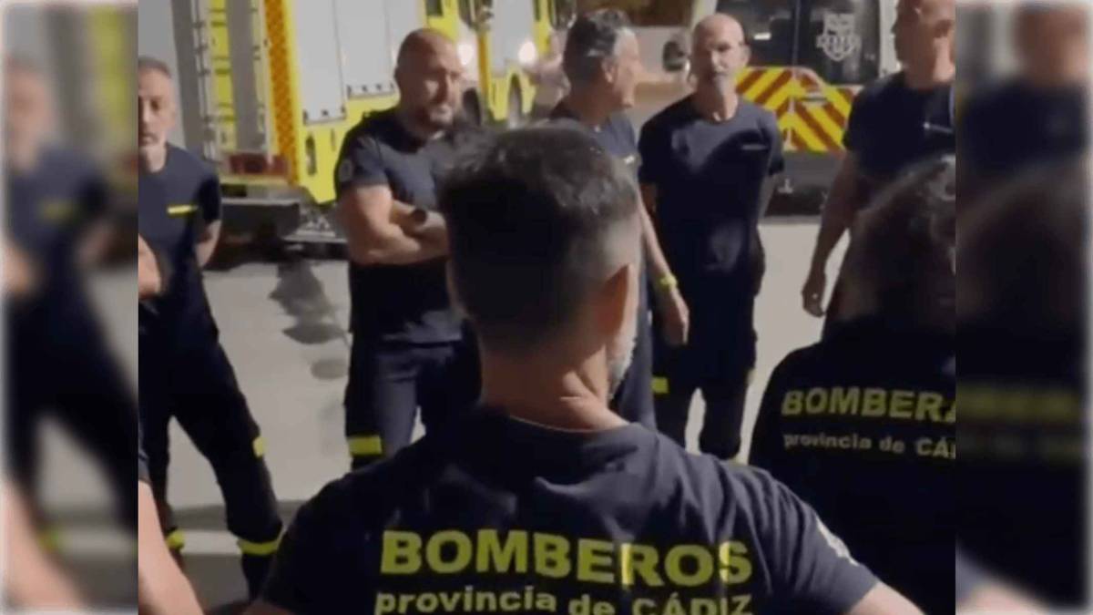 Así ha sido la despedida en Jerez a los bomberos que ayudarán a combatir el mayor incendio de la historia de España