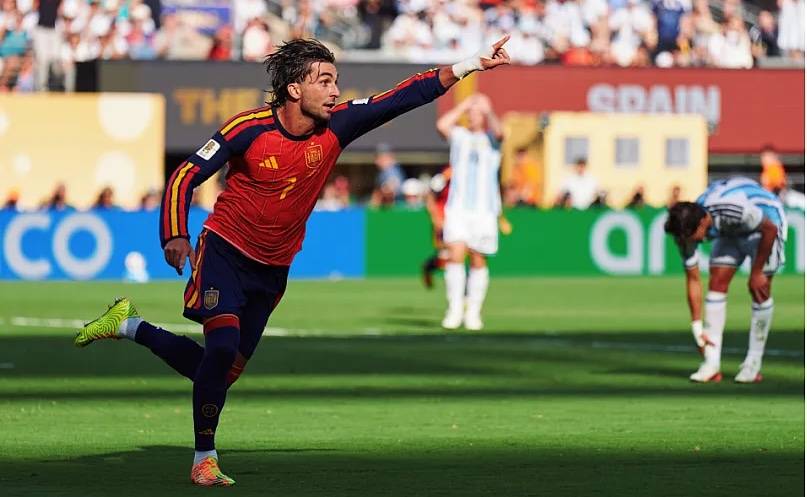 Ferran Torres, tras marcar gol ante Argentina. - 