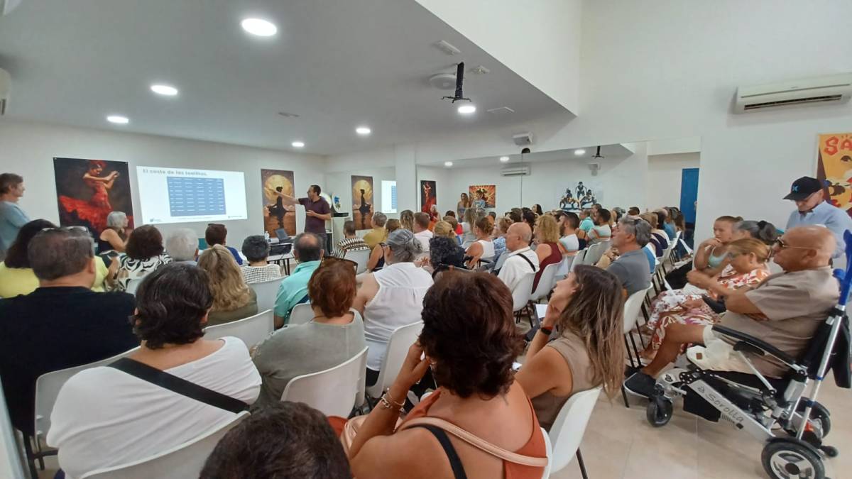 Una de las charlas del Ayuntamiento de Cádiz. - Una de las charlas del Ayuntamiento de Cádiz.