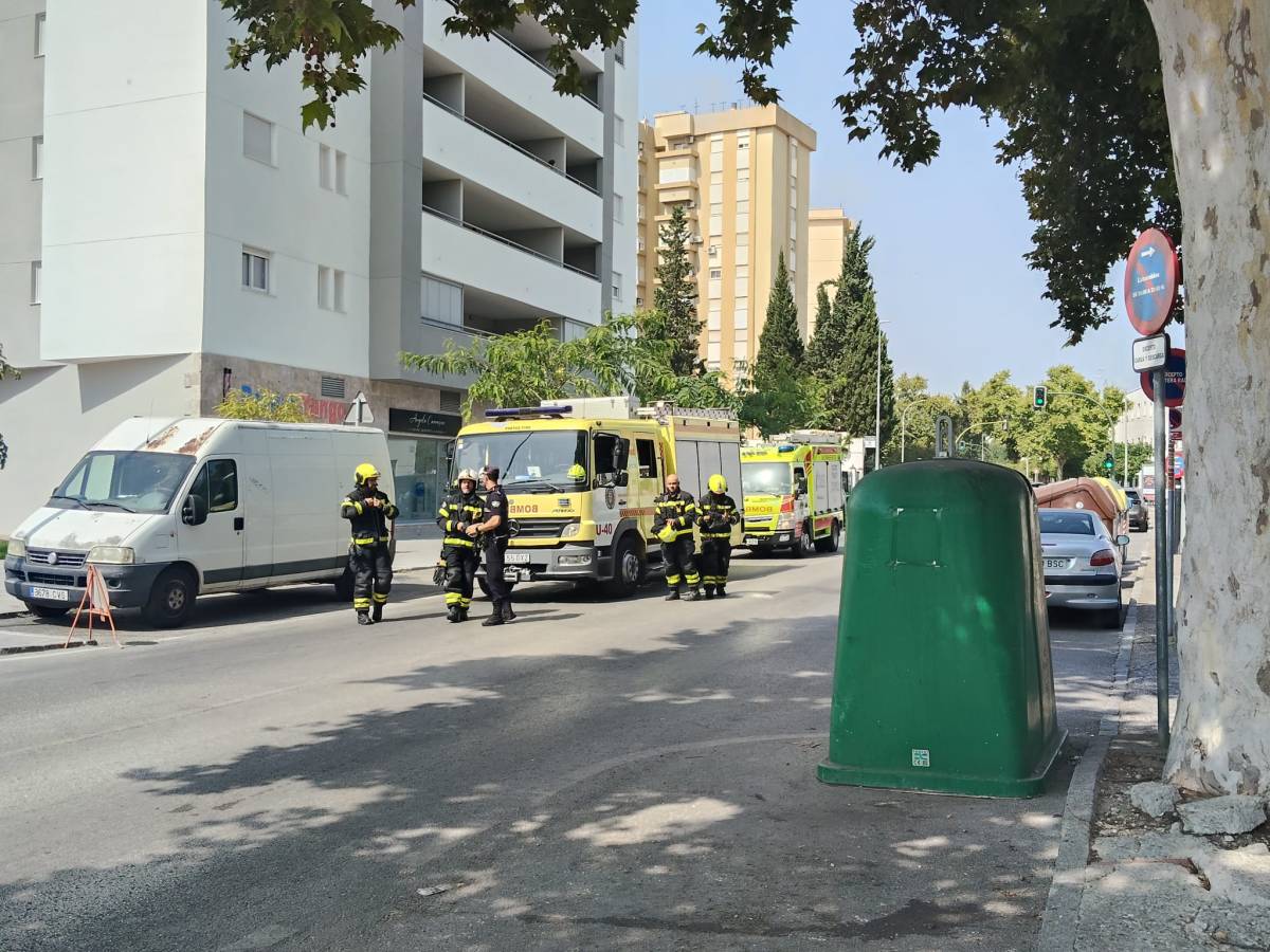 Acordonado parte del Paseo de las Delicias en Jerez ante una posible fuga de gas