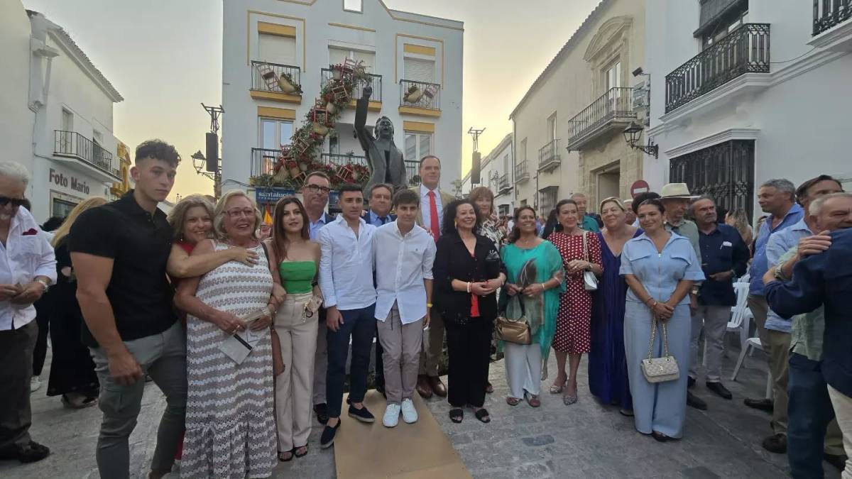 El Lebrijano señala ya el camino de la gloria flamenca desde su pueblo