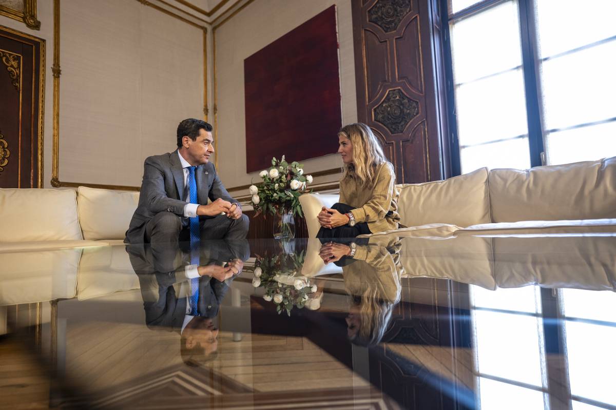 Juanma Moreno y Ana Mestre pactan preservar la 'vía andaluza' en el Parlamento: 