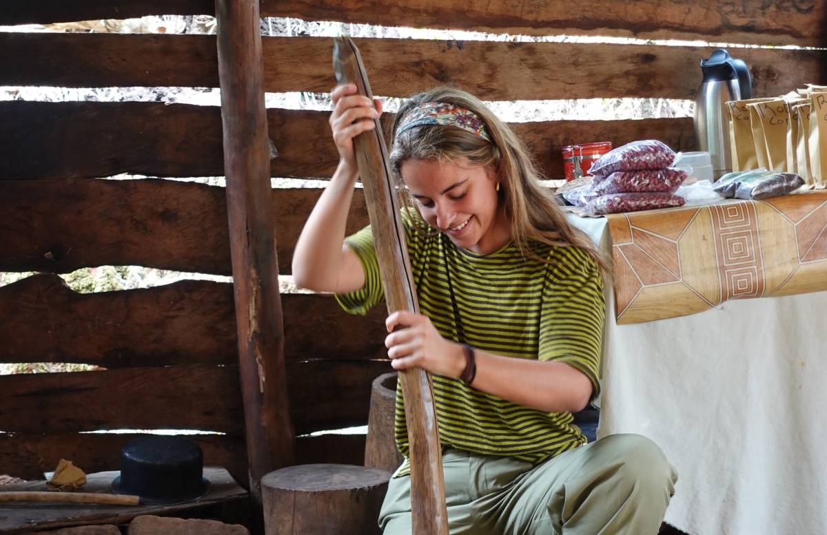 La influencer que sorteaba un voluntariado en Uganda da marcha atrás tras las críticas: "Me he equivocado"