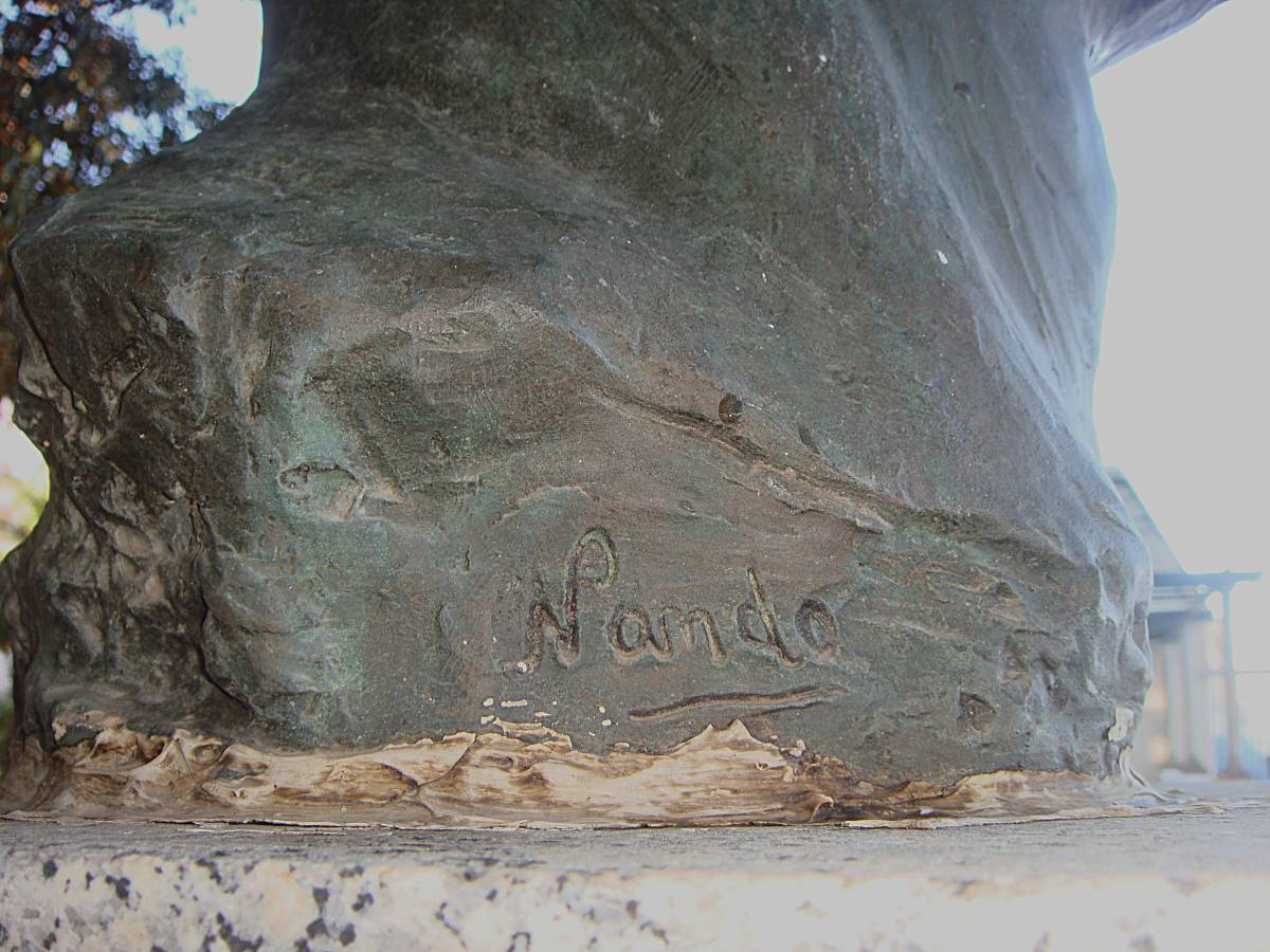 Busto de José Martí, detalle de la firma. - Busto de José Martí, detalle de la firma.