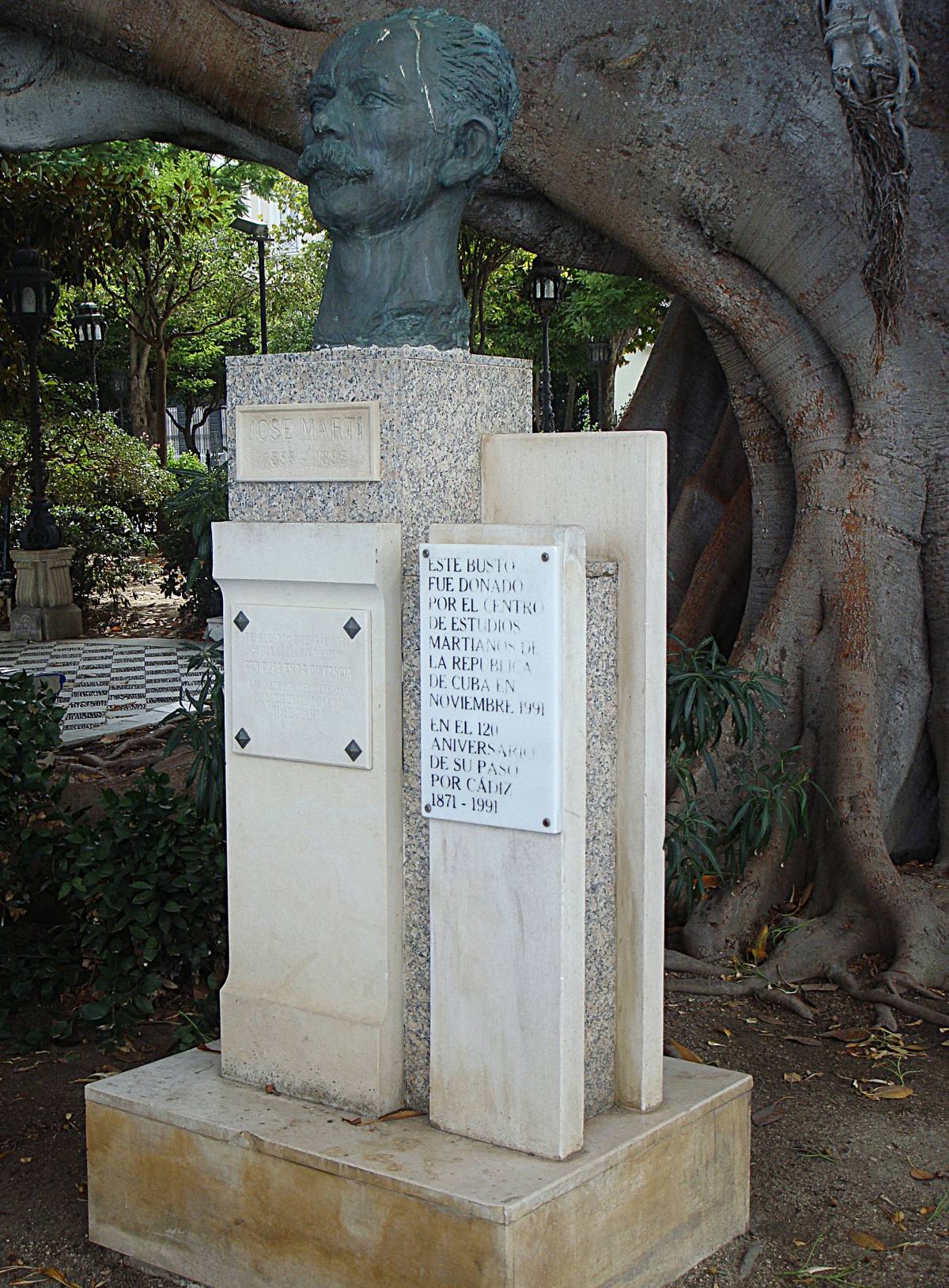 Monumento a José Martí, visión angular izquierda. - Monumento a José Martí, visión angular izquierda.