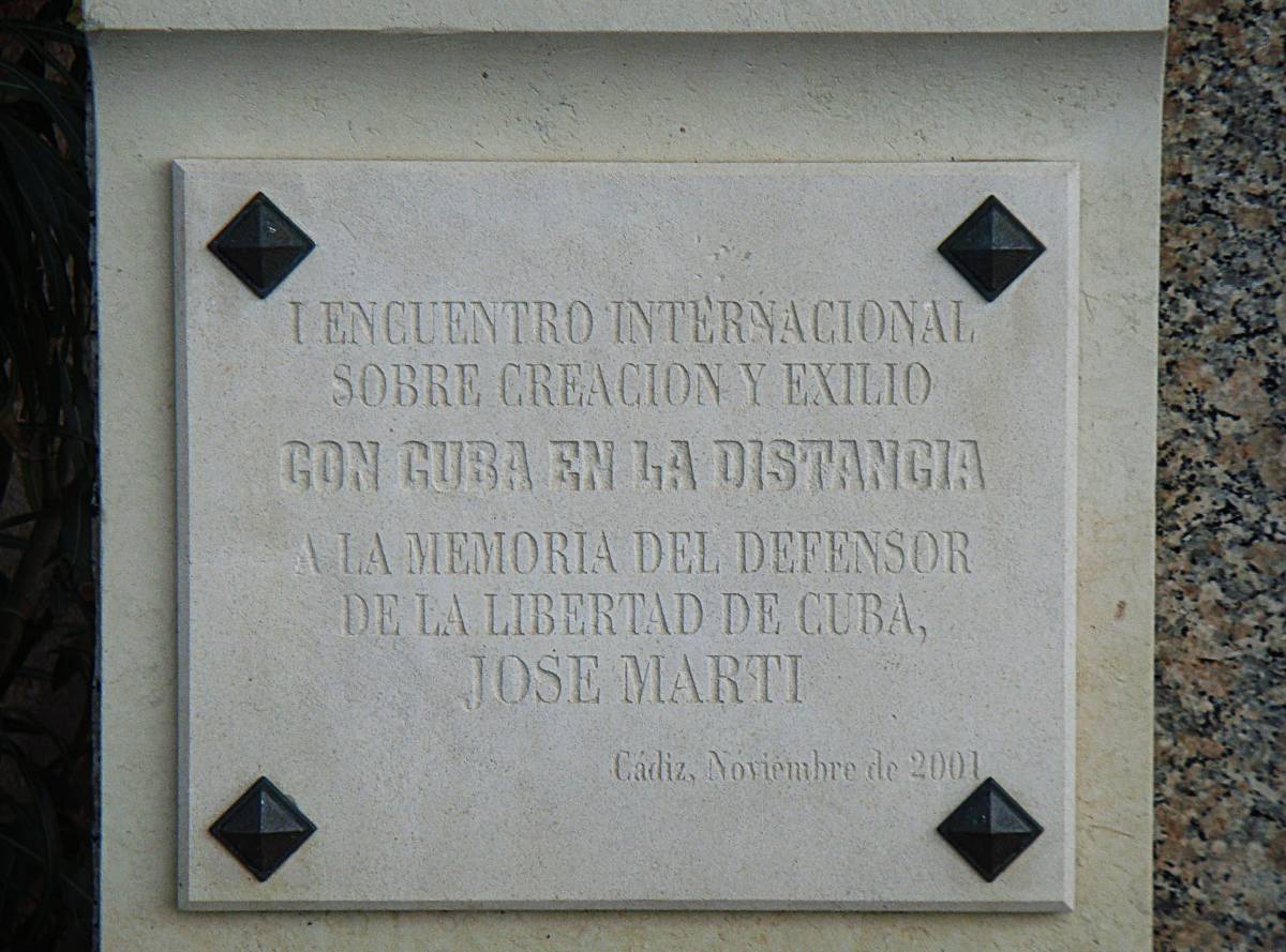 Monumento a José Martí, placa conmemorativa, 2001. - Monumento a José Martí, placa conmemorativa, 2001.