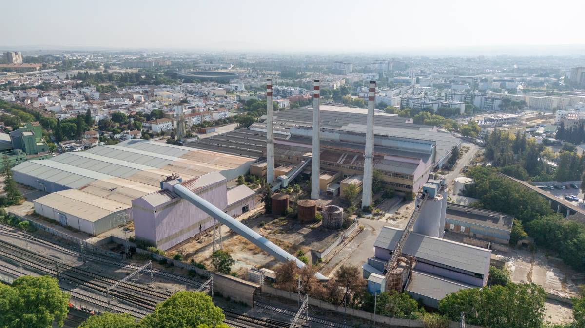 Este es el nuevo dueño de los suelos de la fábrica de botellas en Jerez: uno de los empresarios más ricos de España
