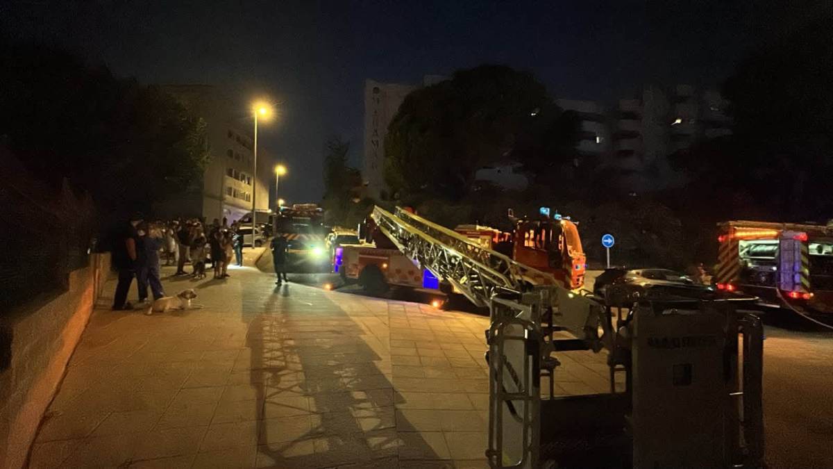 Operativo de emergencias, esta pasada madrugada en Benalmádena. - Operativo de emergencias, esta pasada madrugada en Benalmádena.