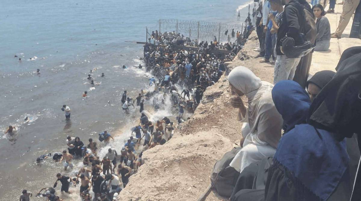 Al menos diez migrantes mueren al intentar entrar a nado en Ceuta: unas 20.000 personas han cruzado la frontera
