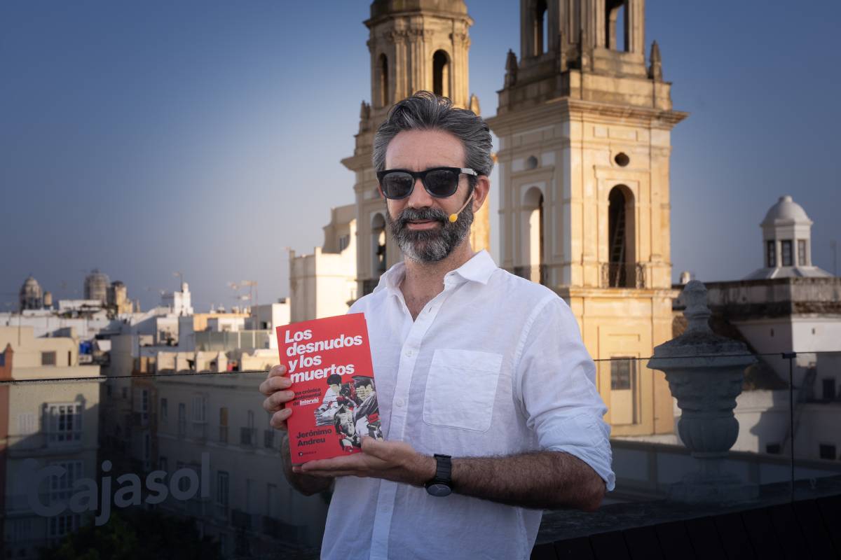 "Las tetas pagaban las exclusivas": el secreto del éxito de Interviú, según el escritor que ha investigado la histórica revista