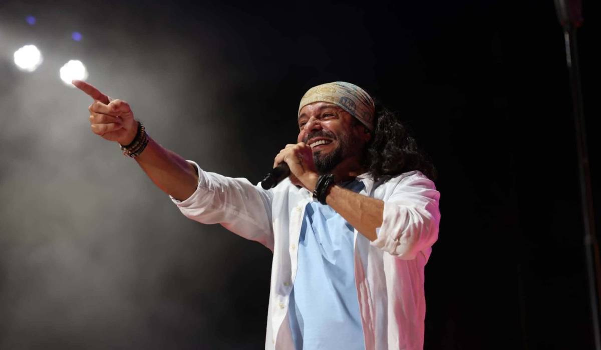 El artista sevillano (y medio barbateño) El Arrebato se separa de su mujer tras 40 años de relación: el destino de la casa en Zahara