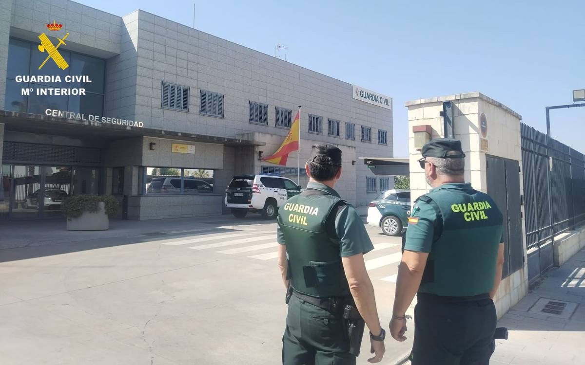 Dos guardias civiles de La Rinconada consiguen reanimar a un hombre que llevaba diez minutos sin pulso