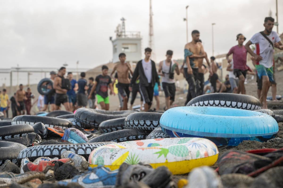 La crisis migratoria en la frontera de Ceuta, en imágenes. - MARCOS MORENO